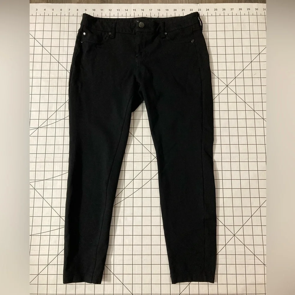 Liverpool Women’s Size‎ 4P Black Capri Jeans